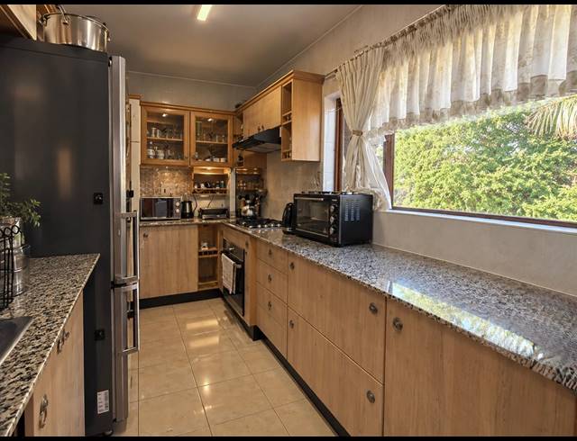 3 BEDROOM TOWNHOUSE FOR SALE IN ESSENWOOD
